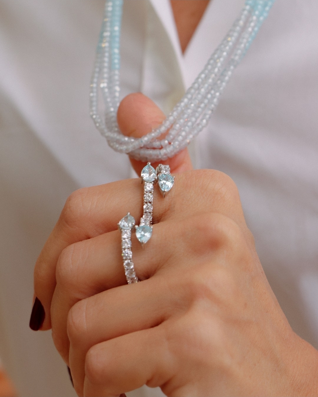 Anéis com pedras azuis